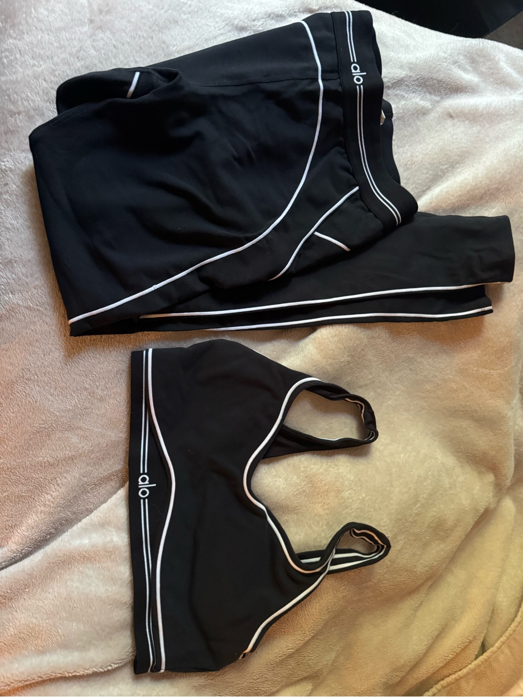 Alo Yoga Black Leggings And Matching Sports Bra With White Piping